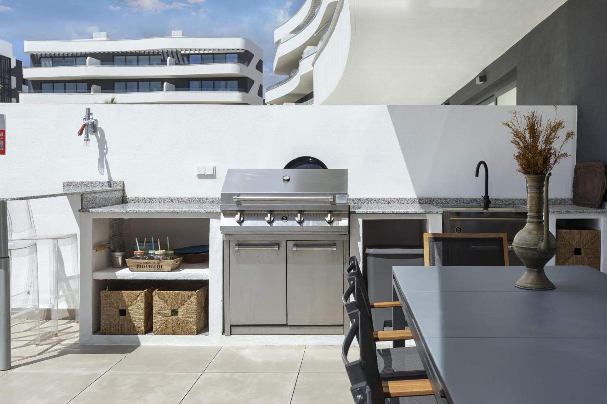 Luxury With Garden In Higueron Huoneisto